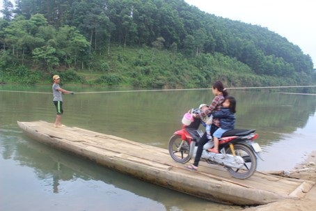Người dân nơi đây còn quá chủ quan khi qua đò