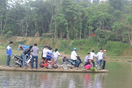 Người dân nơi đây còn quá chủ quan khi qua đò
