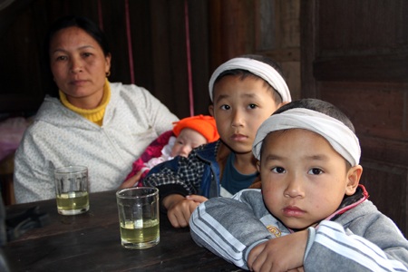 Gần 80 triệu đồng đến với ba đứa bé thơ mồ côi mẹ