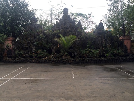 Lãnh đạo mới của UBND huyện Nghi Xuân đã lên phương án phá bỏ núi đá, khôi phục lại cổng chính