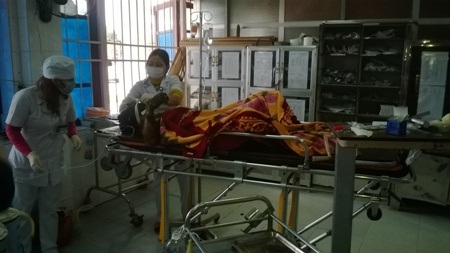 Bàng hoàng nam thanh niên đóng cửa tự thiêu - 1 Hiện Huy đang được cấp cứu tại phòng cấp cứu chống độc, Bệnh viện Đa khoa Hà Tĩnh