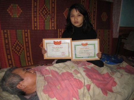 Hoàn cảnh gia đình khó khăn, nhưng 12 năm liền, Hiền đều đạt danh hiệu học sinh tiên tiến, xuất sắc