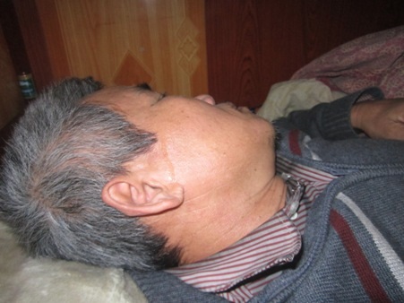 Ông Nghĩa đã khóc khi đứa con gái xin nghỉ học để đi làm