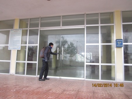 Phường Nguyễn Du lúc 10h44, một nhân viên Đội thuế cho biết cán bộ phường nghỉ sớm để về ăn rằm