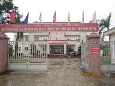 Phường Nguyễn Du lúc 10h44, một nhân viên Đội thuế cho biết cán bộ phường nghỉ sớm để về ăn rằm