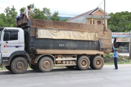 Nhiều lái xe cố thủ, không hợp tác