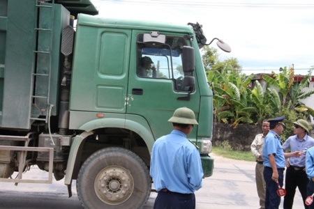Nhiều lái xe cố thủ, không hợp tác