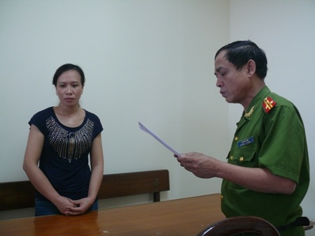 Cơ quan điều tra đọc lệnh bắt đối với bà Nguyễn Thị Hồng Nhung