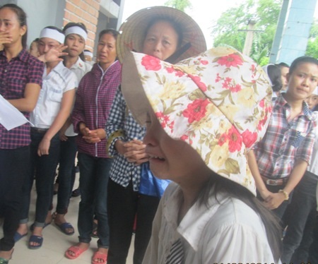 Nỗi đau bao trùm lên xóm nghèo