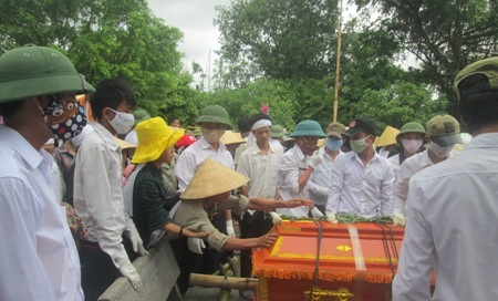 Nỗi đau tột cùng của những người bố, người mẹ