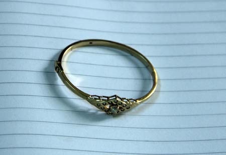 Chiếc vòng vàng mà anh Thành nhặt được