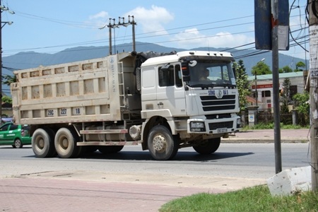 Thùng của những chiếc xe được chủ xe chắp nối thêm nhiều đoạn