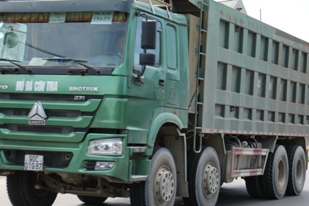 Thùng của những chiếc xe được chủ xe chắp nối thêm nhiều đoạn