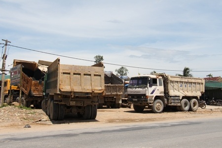 Thùng của những chiếc xe được chủ xe chắp nối thêm nhiều đoạn
