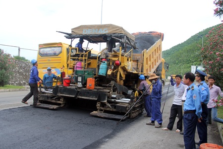 Sửa xong mặt đường, nhà đầu tư hầm Đèo Ngang thu phí trở lại - 2 Sửa xong mặt đường, nhà đầu tư hầm Đèo Ngang thu phí trở lại