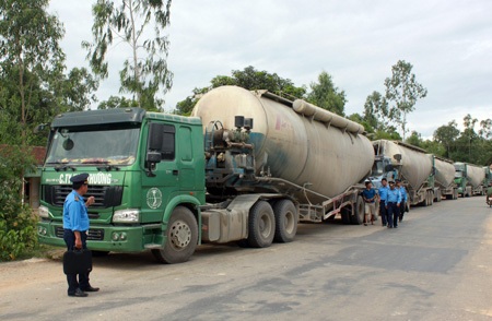 Đoàn xe “siêu tải” né trạm cân bị phạt 72 triệu đồng