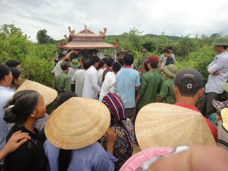 Linh cửu 3 cháu nhỏ được chuyển về quê nội ở xã Hương Bình, huyện Hương Khê
