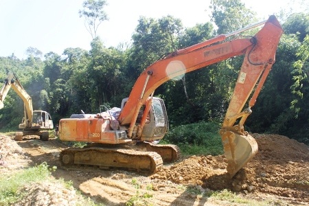 Liên tiếp mở cuộc truy quét vàng tặc, bắt nhiều đối tượng - 2 Lực lượng chức năng phát hiện nhiều phương tiện tại các bãi vàng