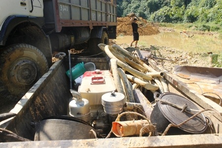Liên tiếp mở cuộc truy quét vàng tặc, bắt nhiều đối tượng - 3 Và thu giữ nhiều phương tiện, máy móc của vàng tặc