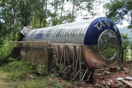 Bồn nước này của thôn 5, xã Sơn Long đã được bán với giá 20 triệu đồng cho 30 hộ dân làm của riêng