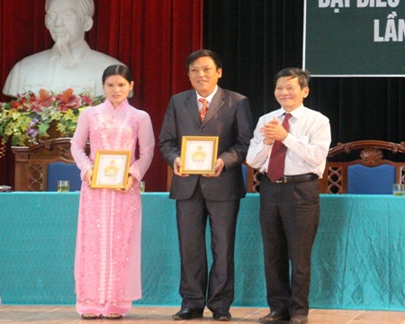 5 năm, Hội Khuyến học Vũ Quang huy động được hơn 5 tỷ đồng khuyến học - 3 BCH Hội Khuyến học Vũ Quang nhiệm kỳ 2014 -2019 ra mắt đại hội.