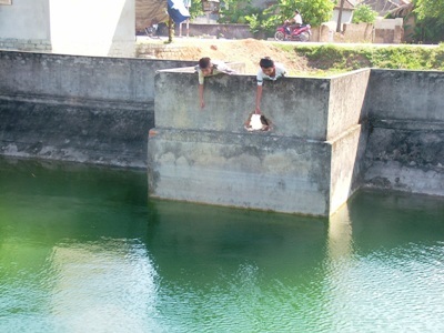 Sẩy chân xuống giếng nước sạch, một phụ nữ chết đuối - 1