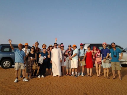 Đoàn  du lịch do ZENTOUR tổ chức được trải nghiệm đua xe tốc độ trên Sa mạc Dubai