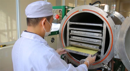 Công nghệ tối tân trị nám sạm hiệu quả, bài toán đã có lời giải - 1 Công nghệ sấy đông khô giúp sữa ong chúa giữa nguyên dưỡng chất và tăng thời gian bảo quản