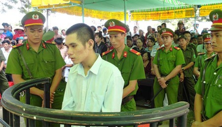Đi tìm con gái, người cha bị kẻ côn đồ đâm chết - 1 Bị cáo Nguyễn Trung Trực tại phiên tòa
