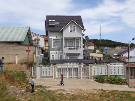 Khởi tố, bắt nguyên Giám đốc Công ty xổ số kiến thiết Lâm Đồng - 4 và nhà riêng của ông Ngọ đều bị khám xét
