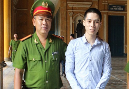 Bị cáo Lê Quyết Tuấn bị xử tăng
án thêm một năm tù