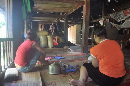 “Phỏng vấn” hai chị em ruột bị lừa bán sang Trung Quốc về hành trình ly kỳ trốn khỏi động quỷ - 1 Hai
chị em Hoàng Thị C (trái) và Hoàng Thị L.