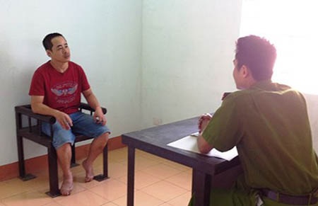 Phan Trung Huy tại cơ quan điều
tra. Ảnh: AB