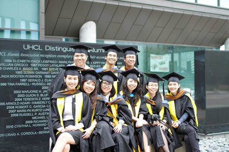 Đào tạo liên kết quốc tế - lựa chọn nào là đúng? - 2 Sinh viên tốt nghiệp tại trường UHCL – một trong những trường đối tác uy tín của IEI