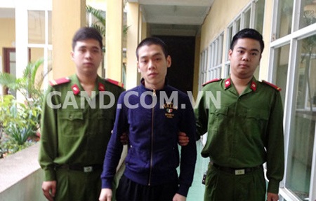 Hà Nội: Đập đá xong gọi “em gái” đến “giải khuây” rồi cướp - 1 Cơ quan Công an dẫn giải đối tượng
Nguyễn Xuân Hiếu