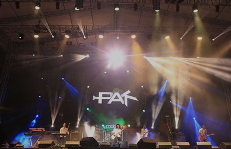 RockStorm7 chính thức “bùng nổ” tại Hải Phòng - 1 PAK đã mang tới một phong cách Pop-Rock lãng mạng, thân thiện và cũng rất thu hút