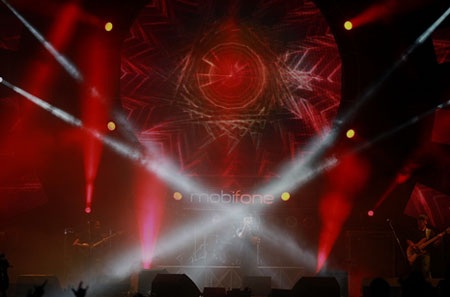 RockStorm7 chính thức “bùng nổ” tại Hải Phòng - 2 PAK đã mang tới một phong cách Pop-Rock lãng mạng, thân thiện và cũng rất thu hút