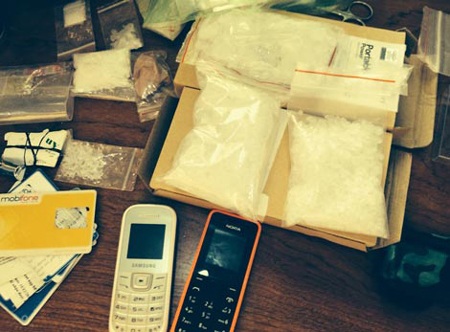 Số “hàng đá” mà “người vận chuyển” Mai Văn Linh mới đem vào giao cho Nhật “khùng” bị thu giữ.