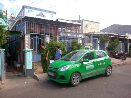 Hàng trăm cảnh sát truy tìm kẻ đâm tài xế cướp taxi Mai Linh - 2 Chiếc xe trong vụ cướp. Ảnh
Phương Nam