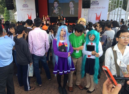 Lễ hội văn hóa Nhật Bản chật kín khách tham quan - 4 Cosplay – nghệ thuật hoá trang các nhân vật truyện tranh
luôn thu hút bạn trẻ đến tham gia.