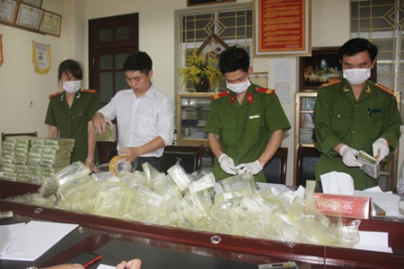 Giải mã hốc bí mật trong những ôtô siêu sang - 1 Giải mã hốc bí mật trong những ôtô siêu sang