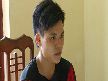 Bắt taxi Mai Linh đi lòng vòng rồi rút dao cướp tài sản - 1 Nghi phạm Trịnh Xuân Thắng tại
cơ quan công an