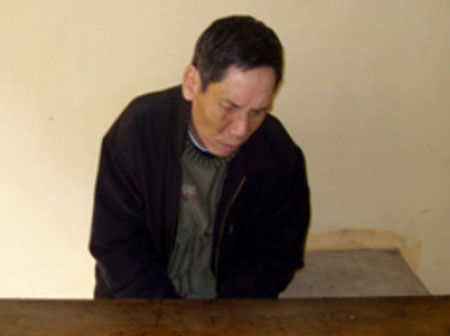 Bắt kẻ giả danh Thiếu tướng công an “chạy án” - 1 Cao Văn Nguyên, kẻ giả
thiếu tướng công an để chạy án, tại cơ quan điều tra