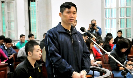 Bị cáo Tường trả lời thẩm vấn của luật sư