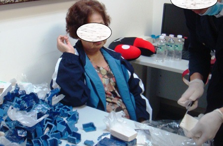 Hải
quan phát hiện ma túy trong số xà phòng trong 2 vali của bà H.