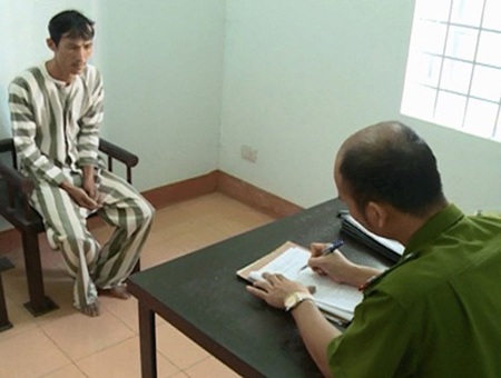 Lấy
lời khai đối tượng Nguyễn Văn Hòa.