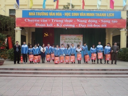 Trường THPT Cầu Giấy và Tết ấm vùng cao - 2 Cô Lê Thị Hồng