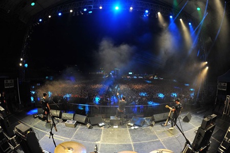 RockStorm7 chinh phục 20 ngàn rock-fan Sài Gòn - 2 20 ngàn khán giả Sài Gòn đã có một đêm rock cuồng nhiệt với RockStorm7