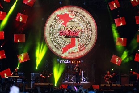RockStorm7 chinh phục 20 ngàn rock-fan Sài Gòn - 3 20 ngàn khán giả Sài Gòn đã có một đêm rock cuồng nhiệt với RockStorm7