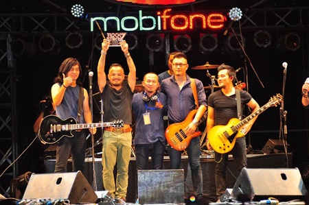 RockStorm7 chinh phục 20 ngàn rock-fan Sài Gòn - 4 20 ngàn khán giả Sài Gòn đã có một đêm rock cuồng nhiệt với RockStorm7